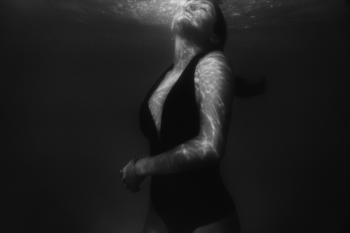 ipanema model modelo carioca rio arpoador underwater swimsuit