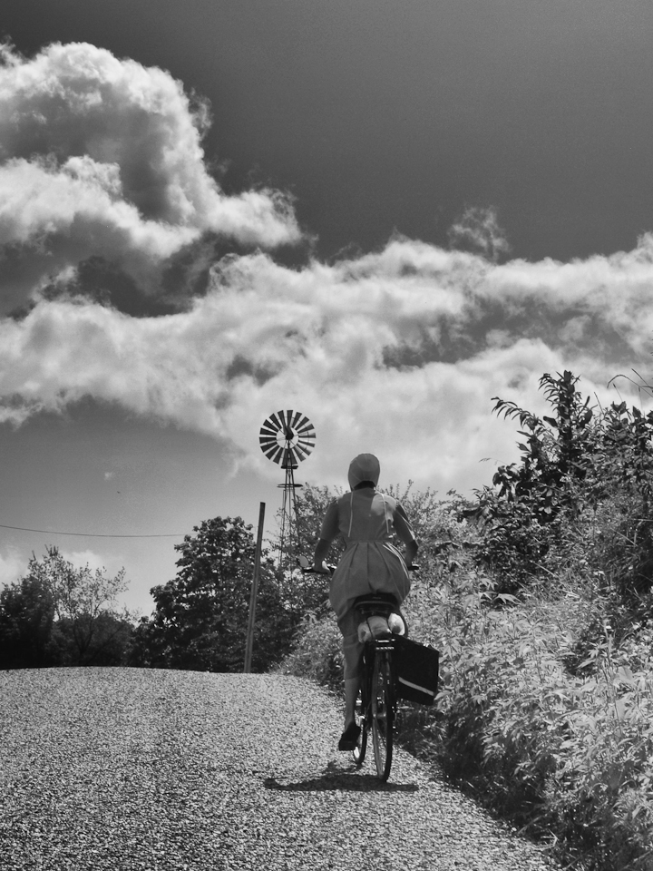 Amish mennonite amish country bw black and white american religion ohio Pennsylvania dutch indiana country usa united states