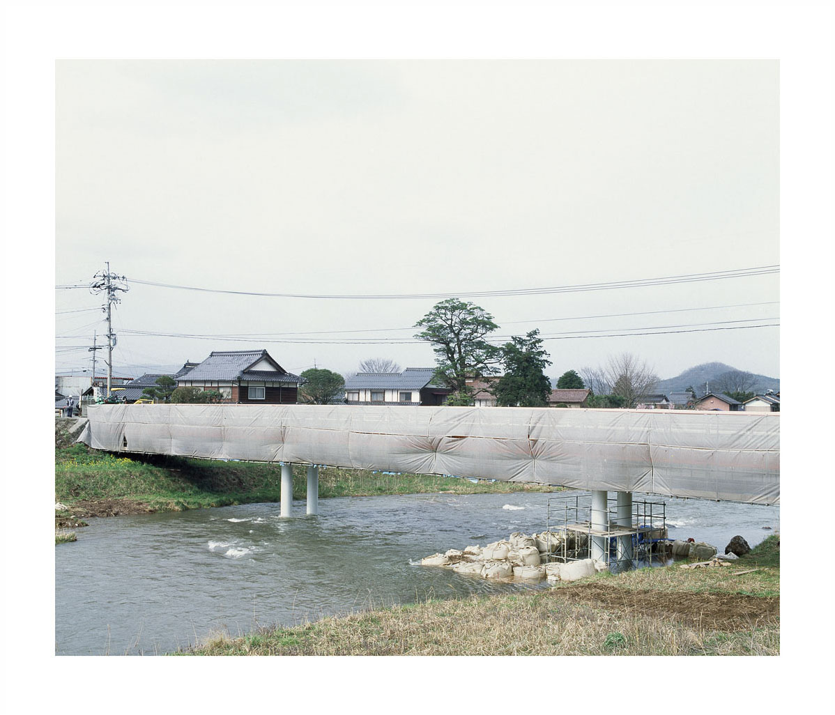 japan tottori sendai kudász arion Gabor river Landscape portrait road dead-end mountain bridge staged countryside car funny