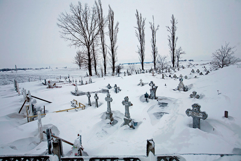 snow village Blizzard Stranded