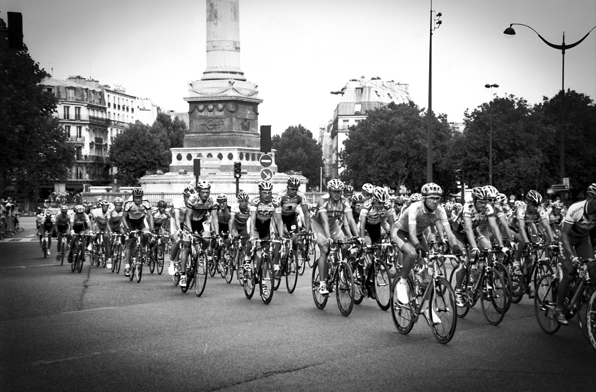 Analogue b&w bycicle Film   journalism   Leica monochrome Paris Photography  Tour de France