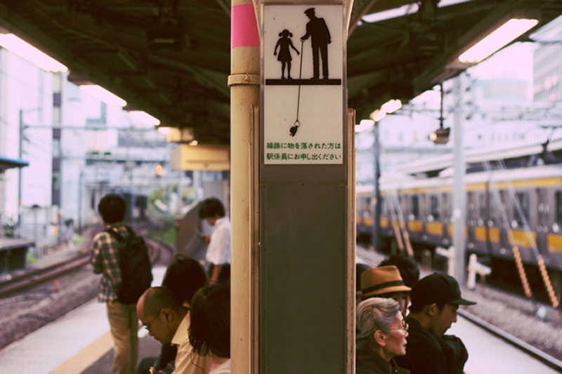 tokyo metro subway human beings loneliness lost japan tokyoite vulnerability explore Travel Experience Photo Essay Shinjuku SHIBUYA