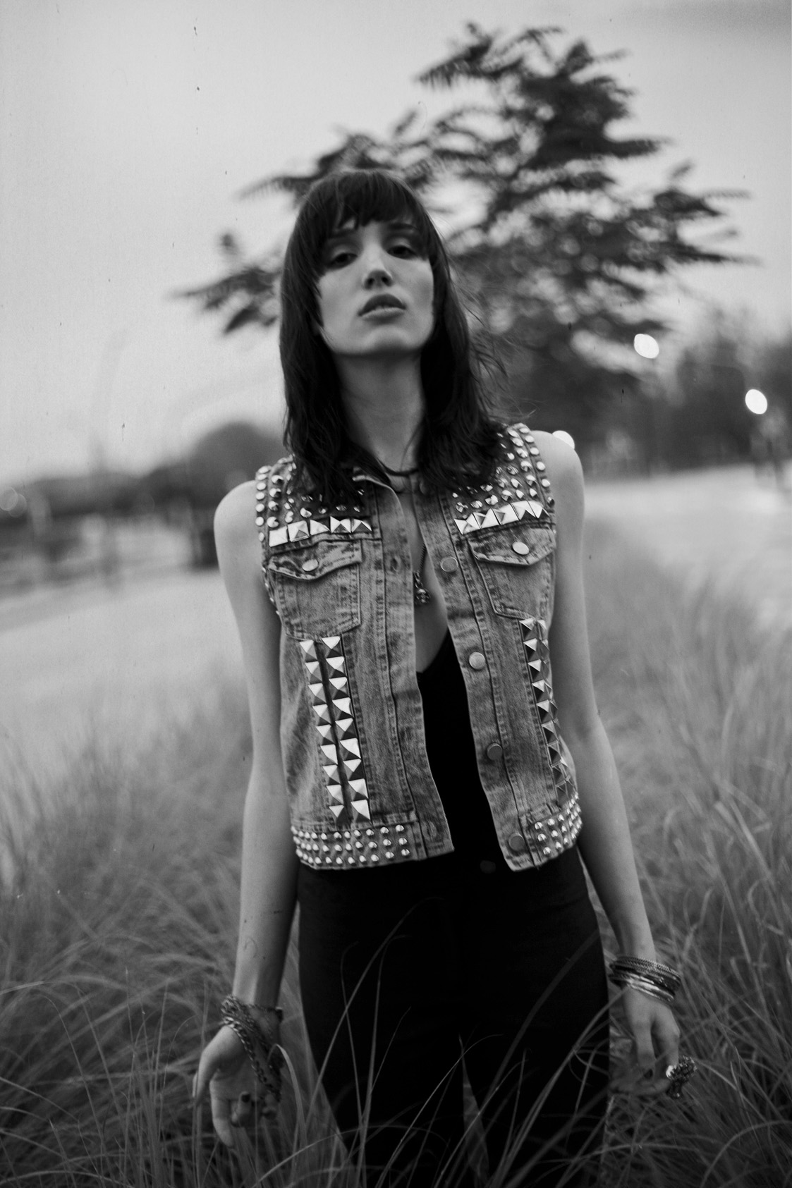 photo black and white Street model rebel rock motorcycle road portrait moda modelo analog emulated Canon