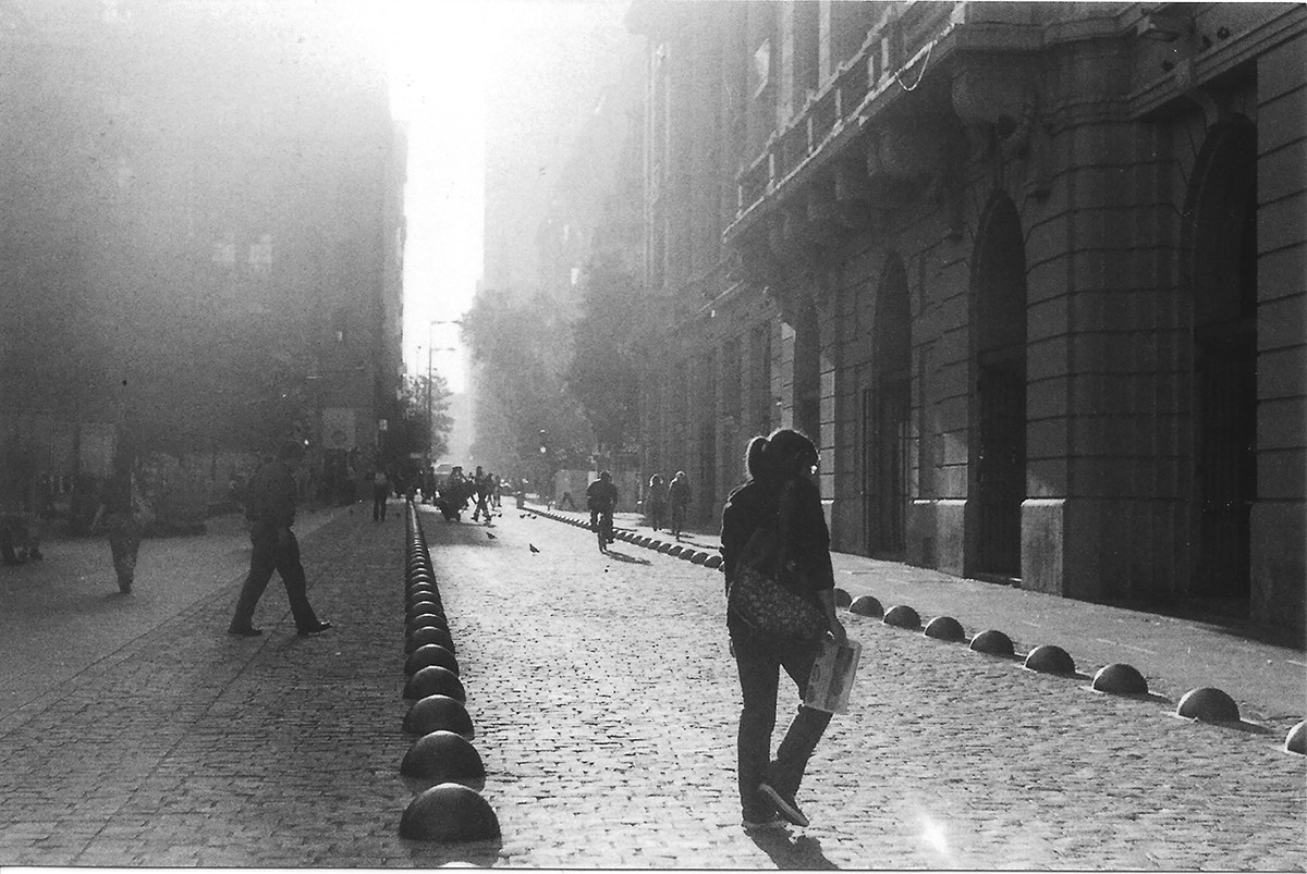 sreet Calle blanco y negro black and white people grain vintage Santiago analog analoga