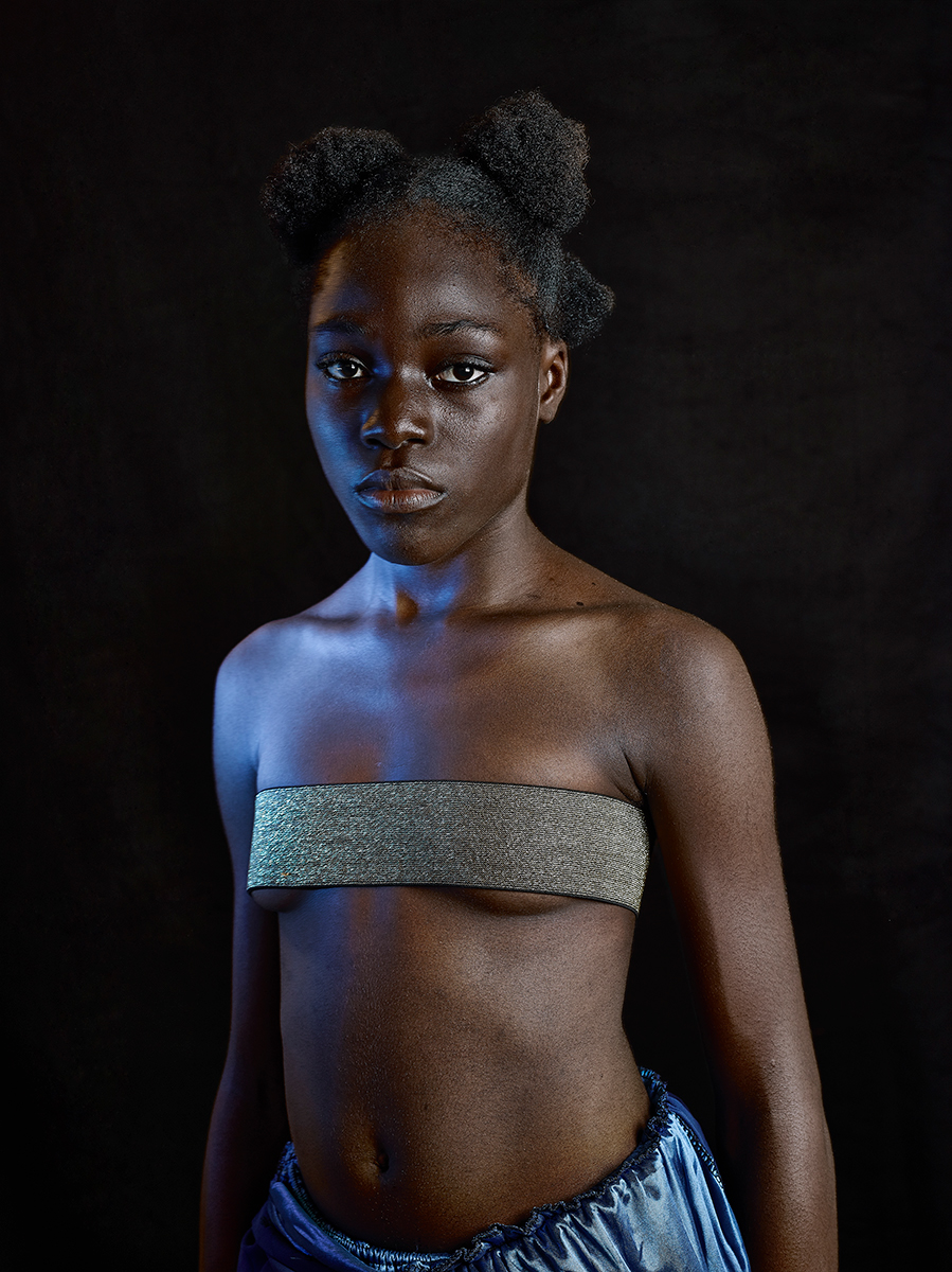 cameroun filles seins repasse Gildas Paré breast breast ironing féminité contrôle féminité female body control violence violence femme repassage douleur