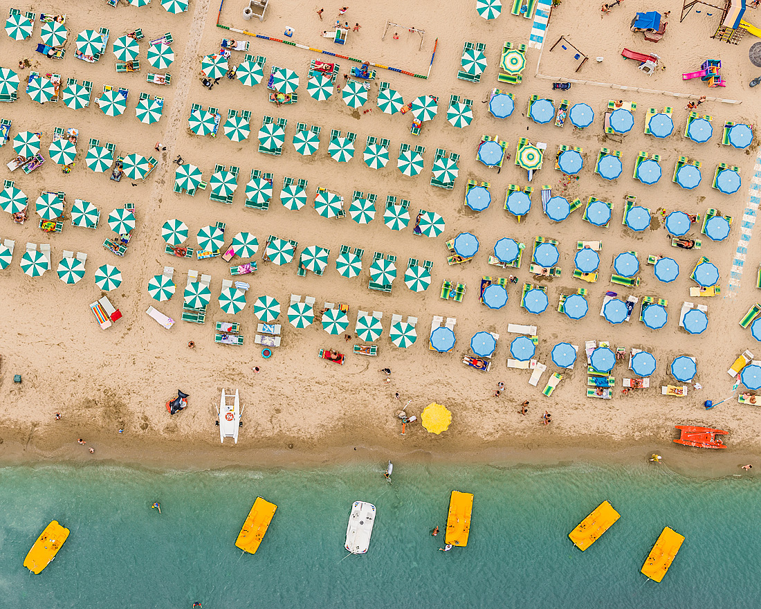 Adobe Portfolio Aerial Luftaufnahmen aerials beach sea Sun swimming adria Italy italia Umbrella sand