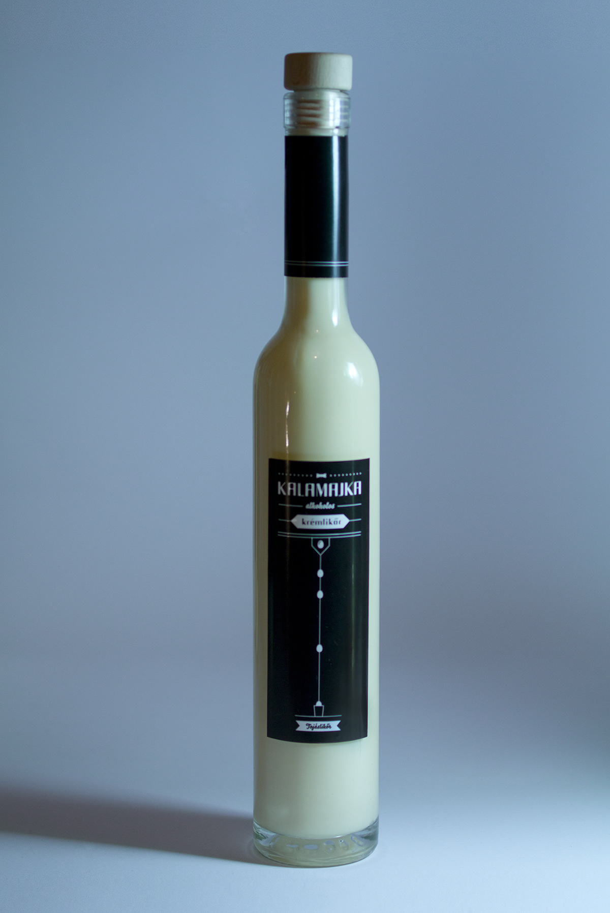 eggnog chocolate liqueur alcohol black and white  package Label piktogram