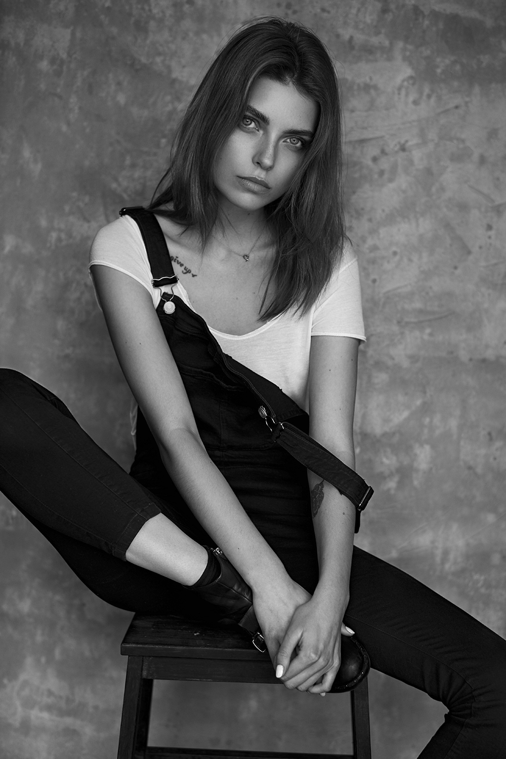 black and white portrait natural model test by the window daylight Polish Model simple anna dyszkiewicz annadyszkiewicz