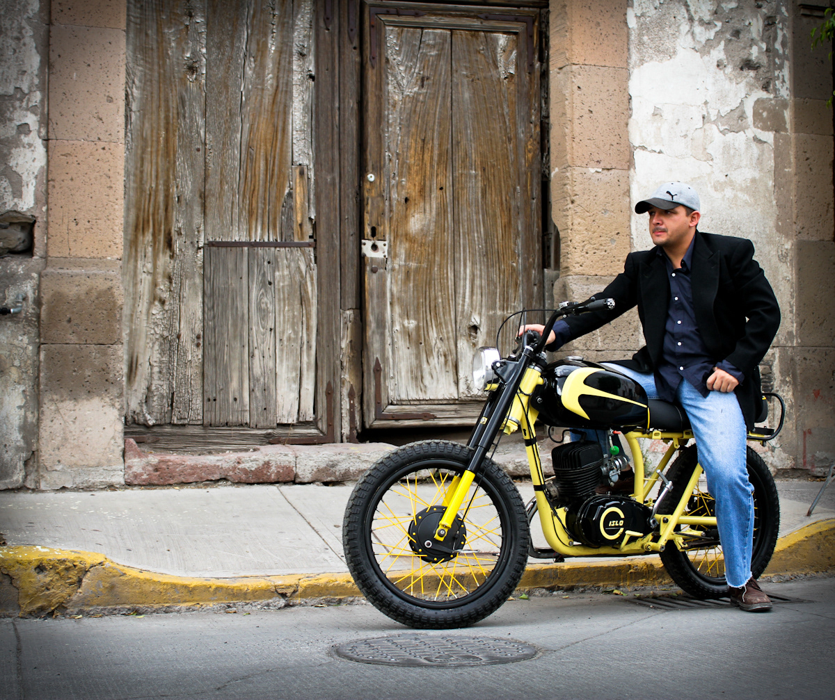Islo Apache moto antigua año 1973 175 centímetros cúbicos ISLO moto motocyle Abeja amarillo negro Daniel Bravo  Guanajuato Queretaro
