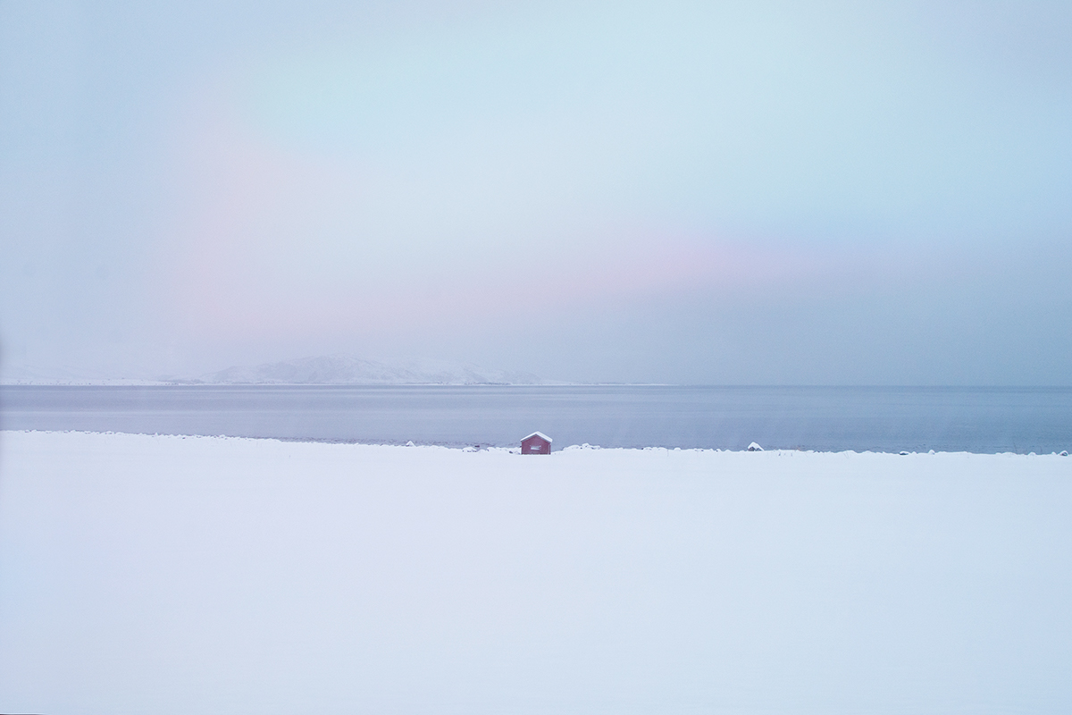 north winter atmoshere minimalistic snow atmosphere dreamy poetic