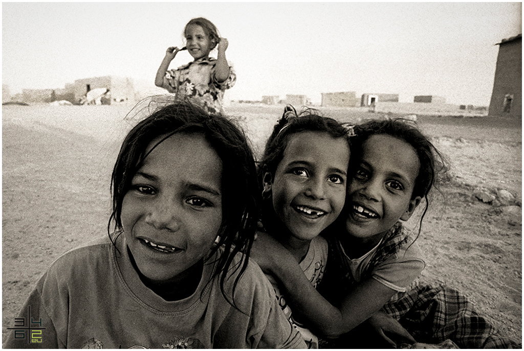 Saharawi  children  people   Africa  algeria  refugee black&whites kodak Nikon nikonscan Sahara desert