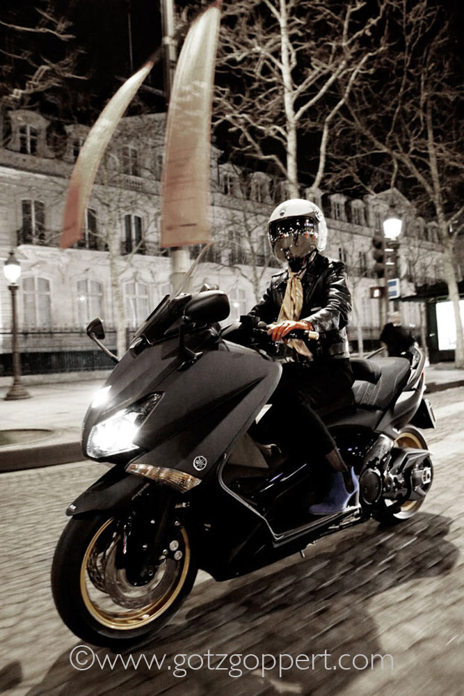 yamaha  t-max  night  Paris  riding motorcycle