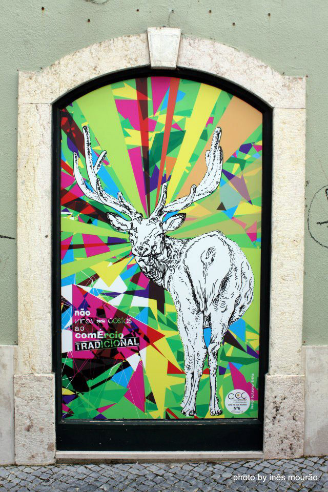 deer leonor brilha colorful vinil Street installation