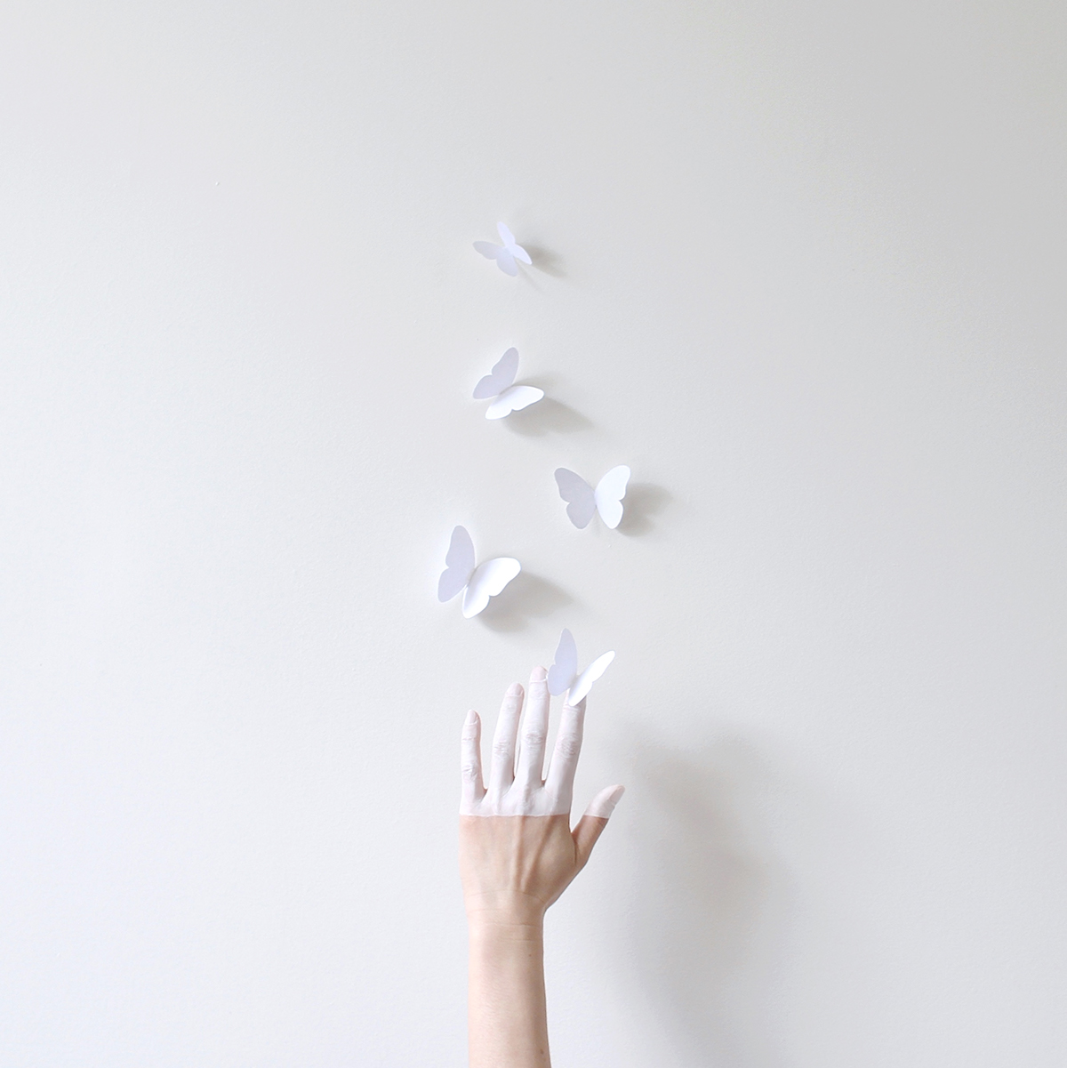 color object person conceptual idea human paper props pchyburrs minimalist idea_in_picture White balloon Mono