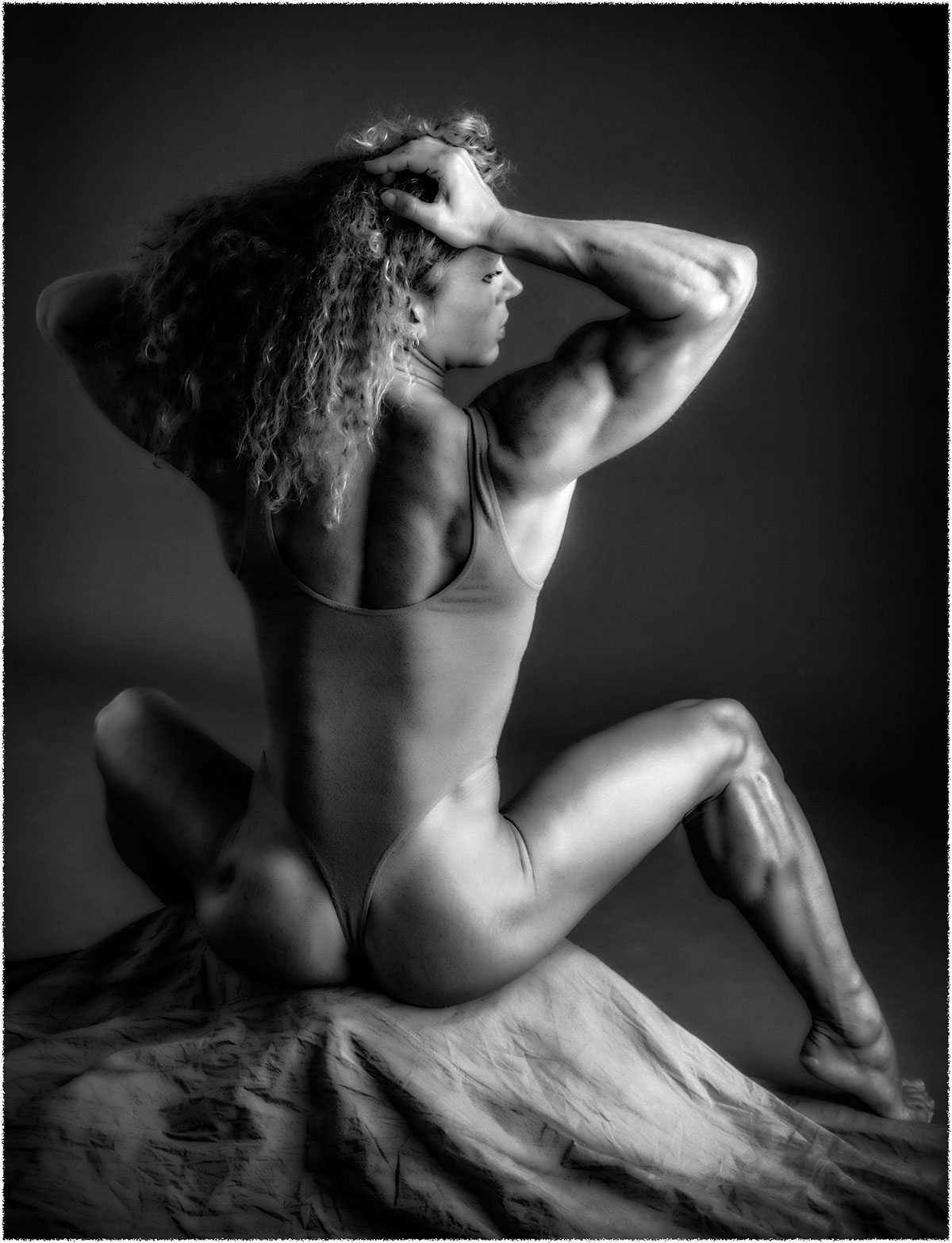 Riscoll Minica body body-builder woman Black&white studio portrait Expression muscles