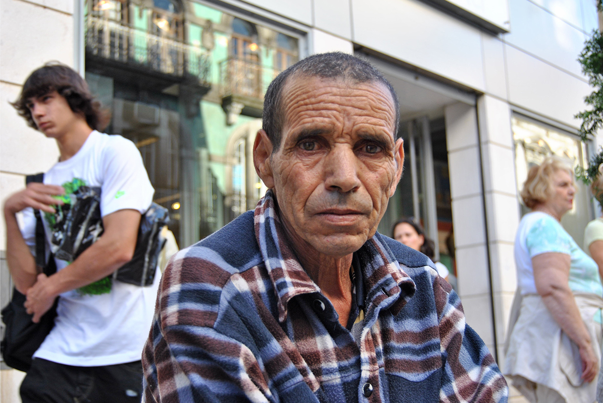 Marginalized situations  drug addicts beggars porto Street indigence Poverty