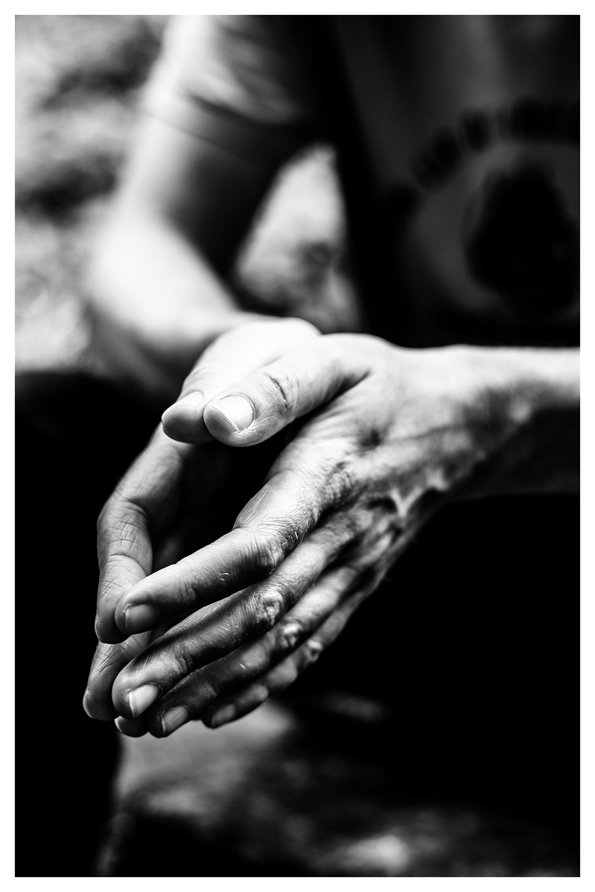 black and white portrait hands phaseone mittelformat