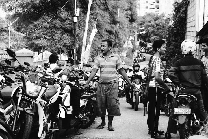 jakarta chrisladewig chrisladewigphotography Street life Real streetlife indonesia blackandwhite photo reality Perspective people candid