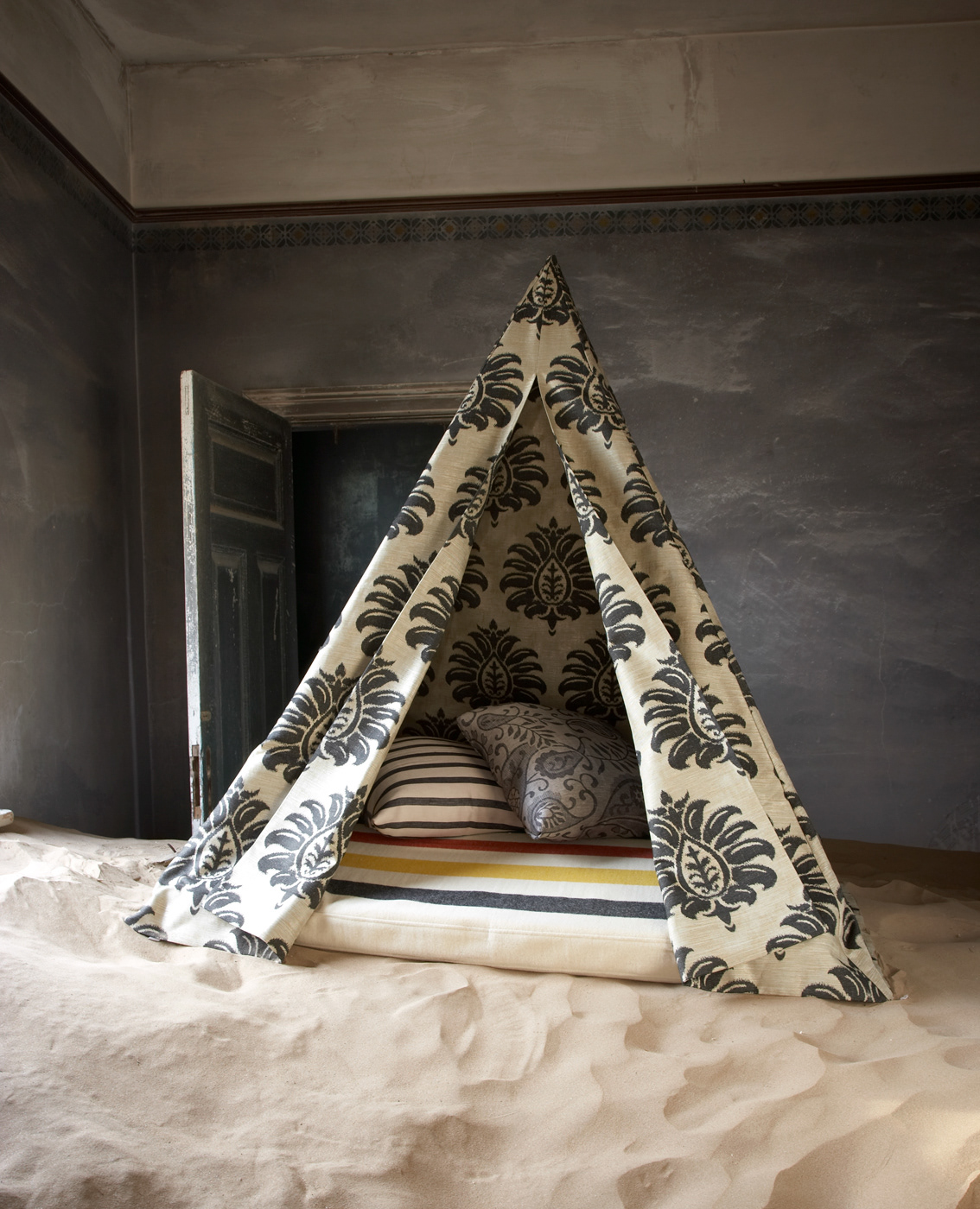 Textiles fabrics Deserts interiors bags beds