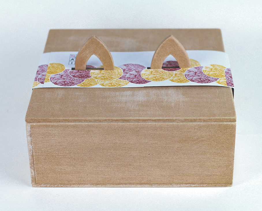 identity omiagi japan Lunch box design pattern Line drawings mountains Cat ears box wood brand japanese roof handle