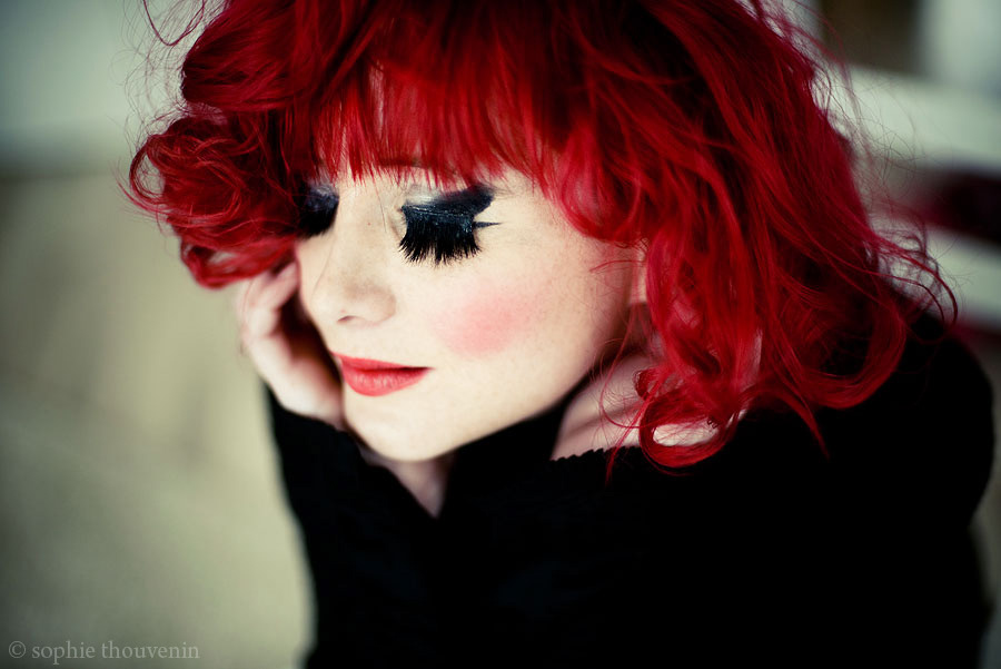 portrait woman red Eyelashes