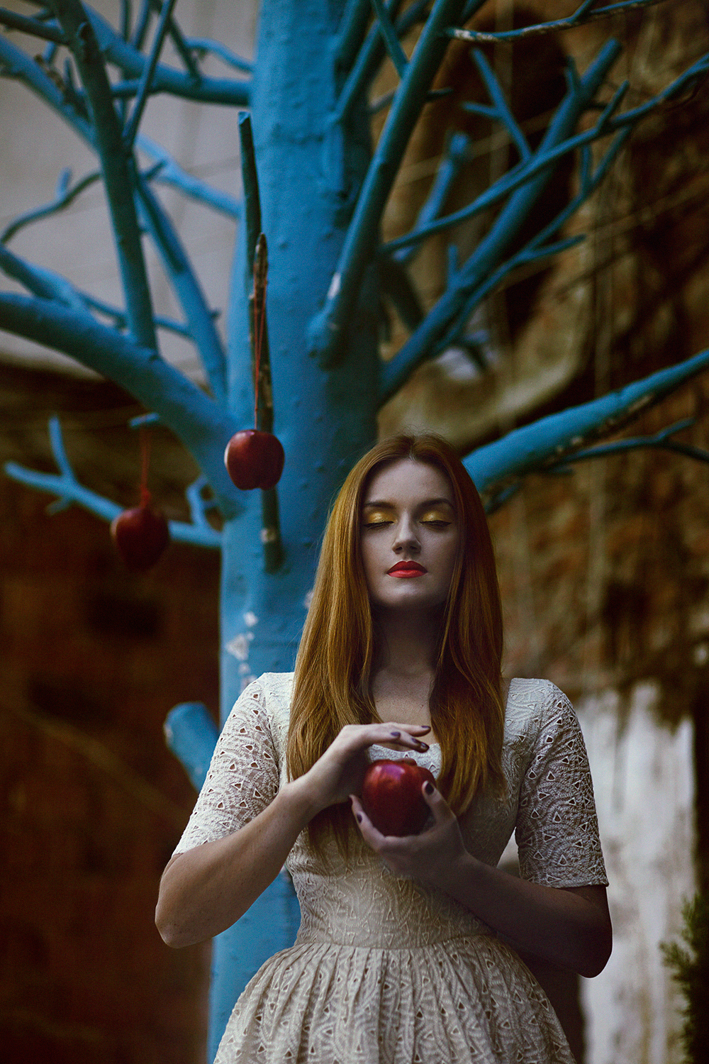 apple red blue Tree  creative conceptual Ajola Xoxa Edvina Meta vogue