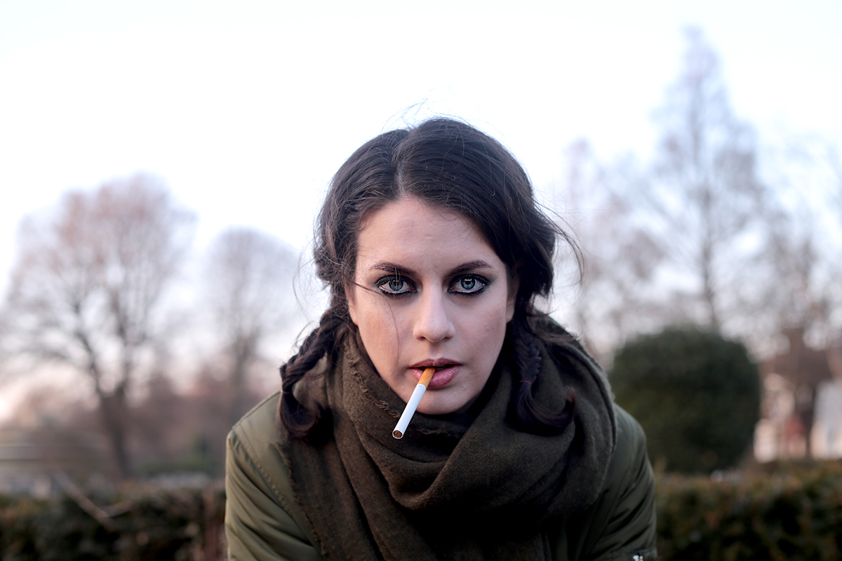 makeup outside outdoors Park garden wild Wildling rebel girl model Blue Eyes smoking smokey eye smudged eyeliner Urban