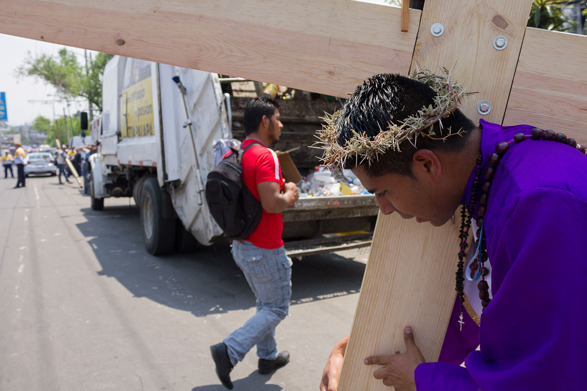 iztapalapa Via Crucis Viernes Santo cerro dela estrella MEXICO DF tres caídas Carlo Olmos Carrillo carlo oc locarco