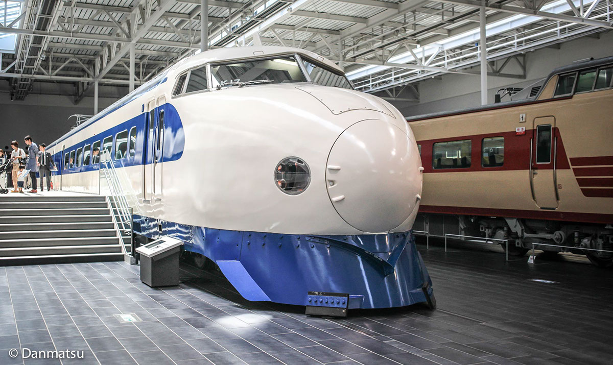 Shinkansen bullet train scmaglev