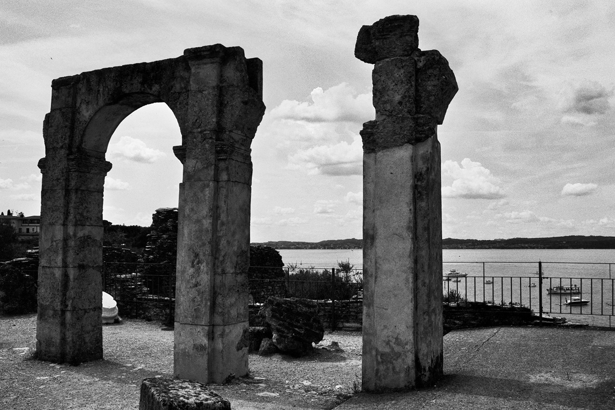 Photography  35mm architecture art Italy lake black and white fotografia analogica bianco e nero Fotografia