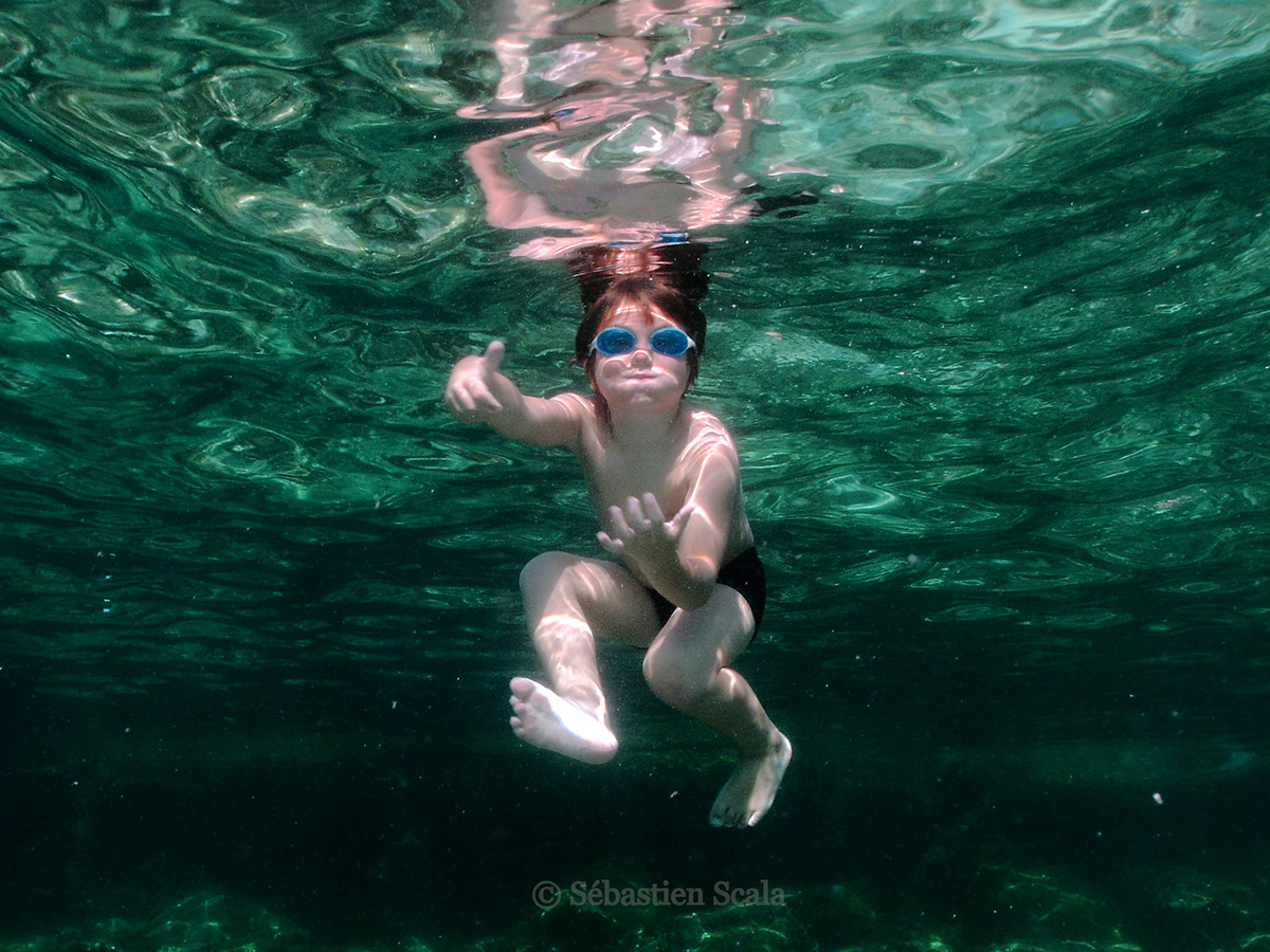 underwater chidren swim