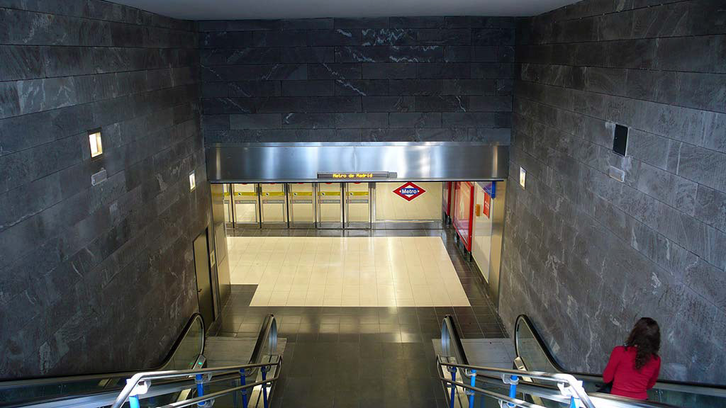 Alcantara Stone  alcantara black metro  subway   edge platform  stairs  ladders  walls  tiles  madrid STATION  acciona  ohl  acciona infraestructuras