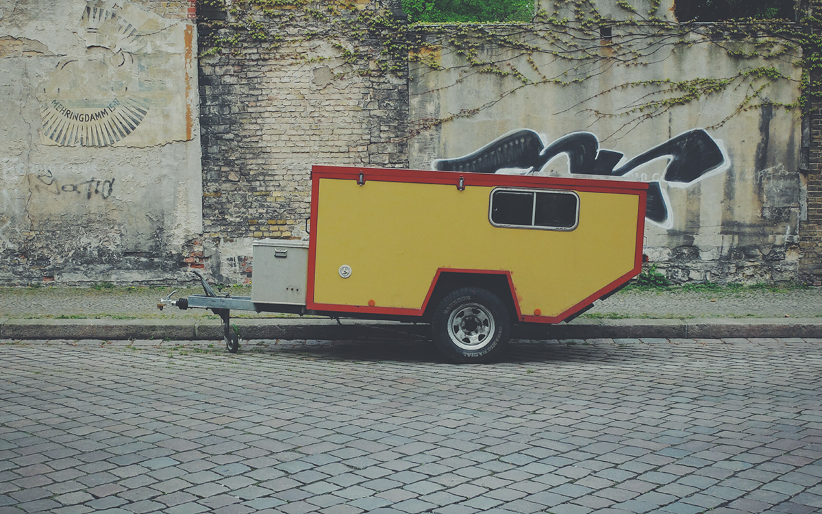 trailer Travel portable Space  art anhänger grafitti Urban lifestyle city berlin mauer wall parked findling