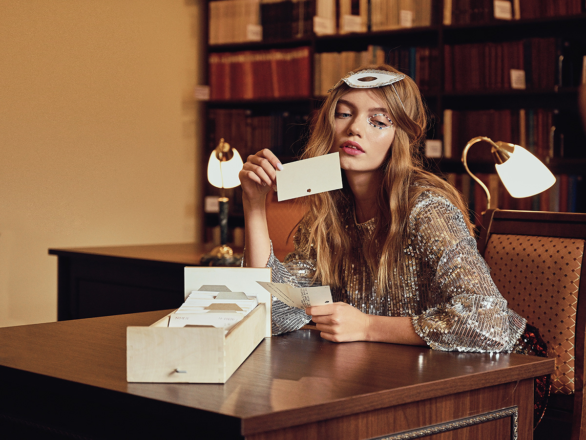 library beauty Fashion  editorial Lookbook model portrait