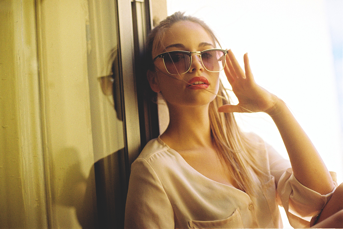 Sunglasses photoshoot girls refleczo