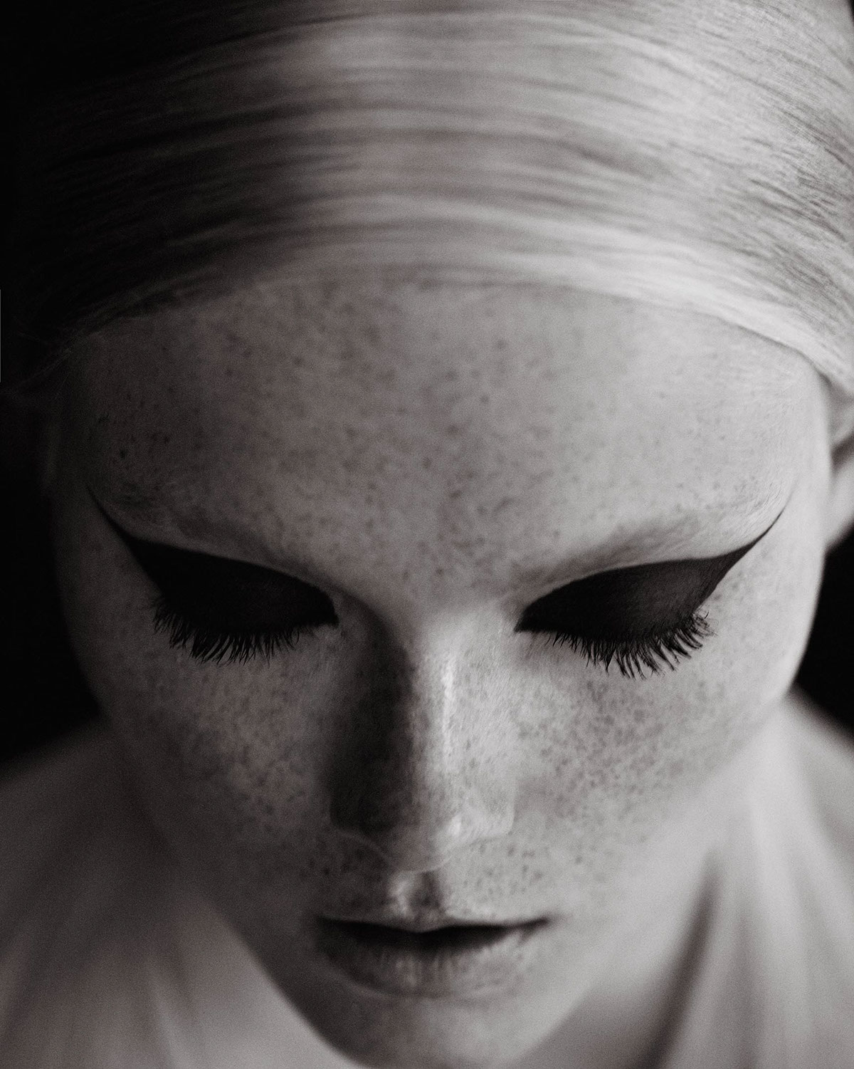 makeup b/w Henrik Adamsen lisa emilie eye liner beauty editorial
