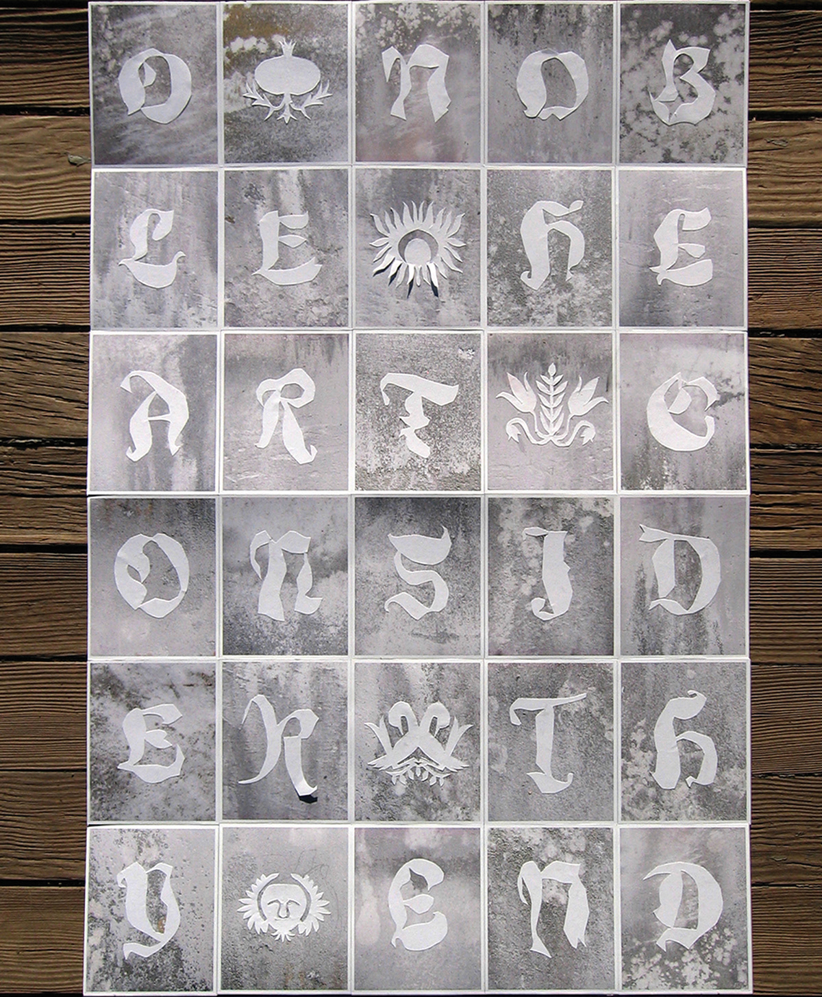 Fraktur lettering Blackletter honeycomb wallpaper valicenti cutpaper scherenschnitte