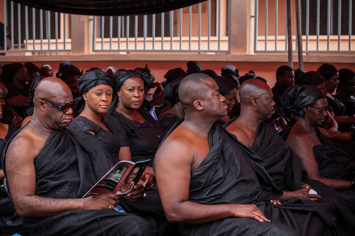 funeral ashanti West Africa africa Ghana Kumasi chief gold ceremony tunics Travel Canon dresses red black
