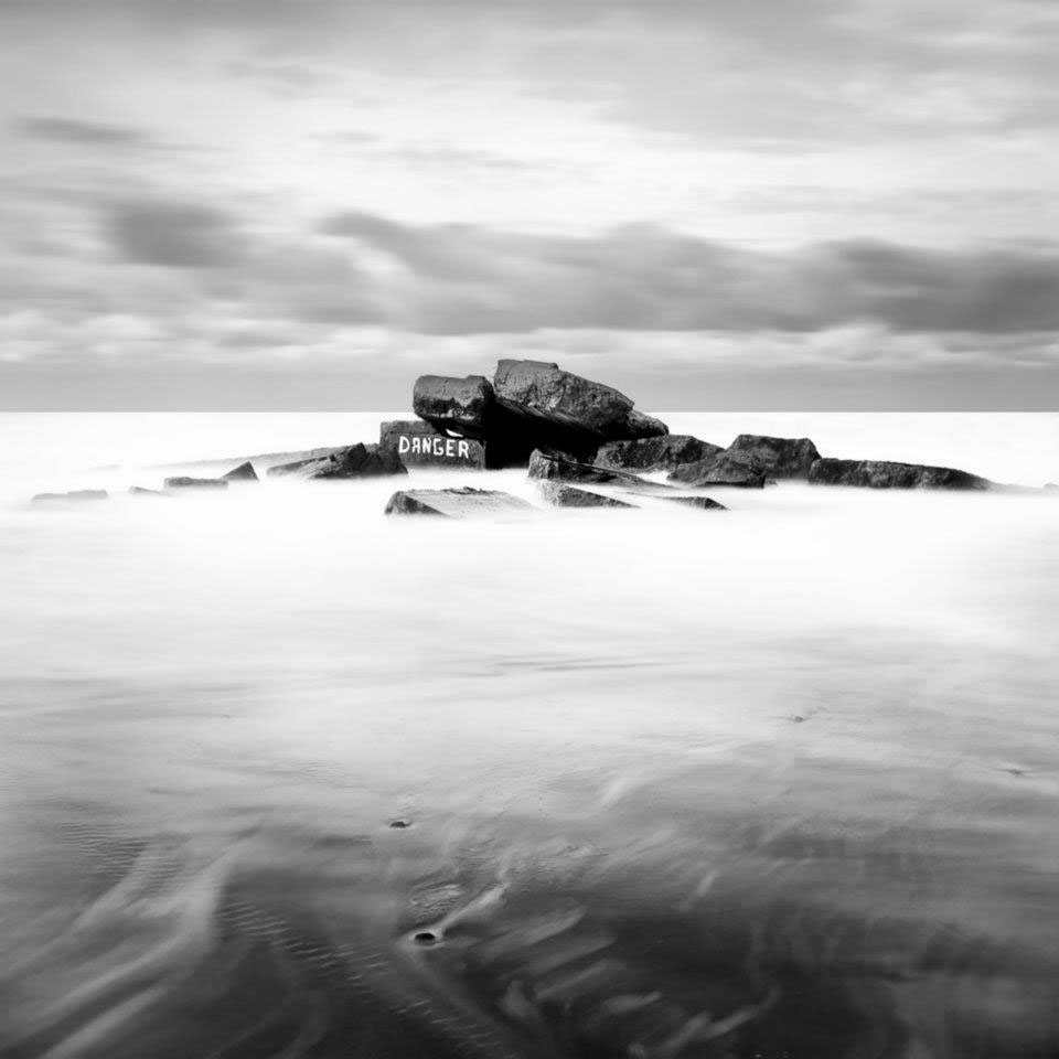 Minimalism minimalistic long exposure pose longue black & white seascape