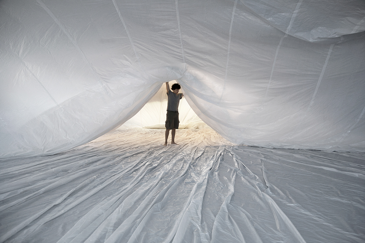 fashion show Show ephemeral air inflatable installation plastic White blanc bau moda palo alto