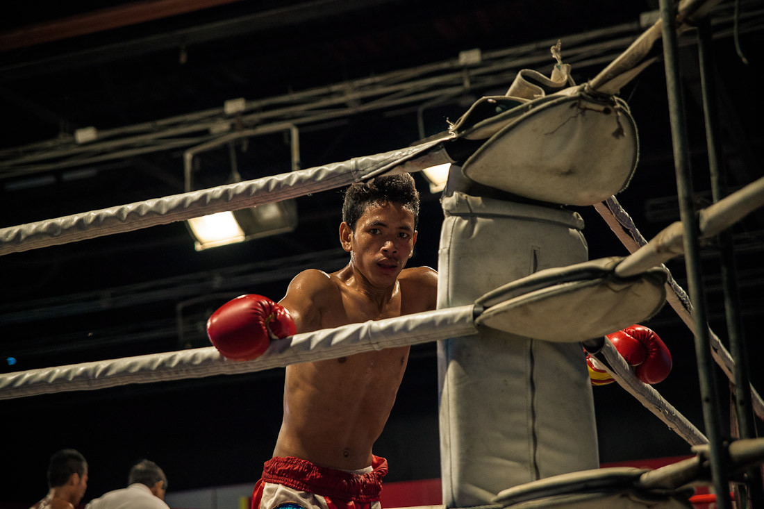 phnom penh  boxe  KHMER Cambodia Neak Pradals fighting cambodian muay thai