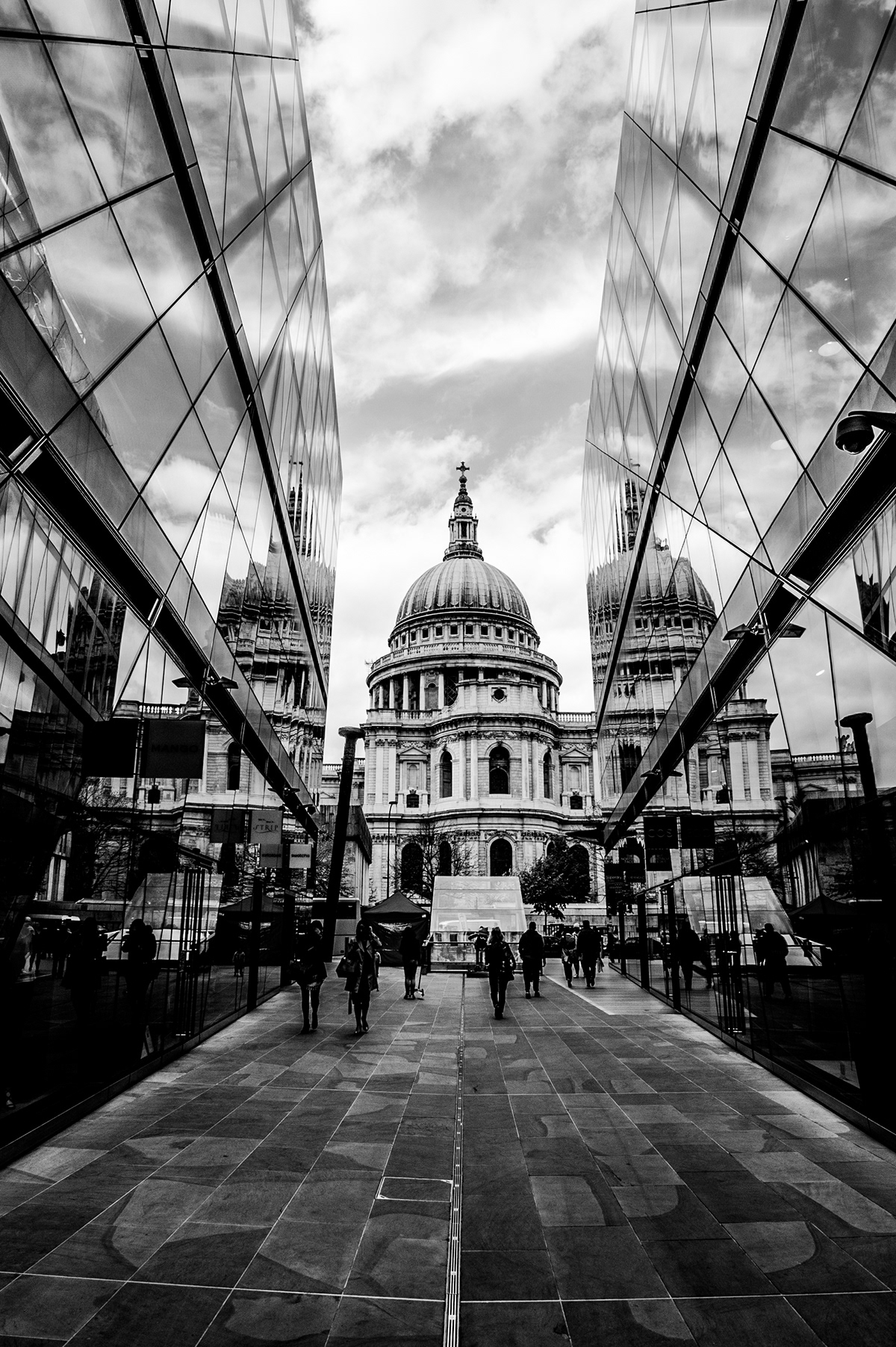 black and white b&w lines Geometries London colours UK reflections reflex clouds Perspective