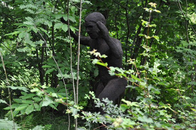 Zagara sculpture Evolving art Context related art public art Earthmen earth Leiderdorp Heemtuin