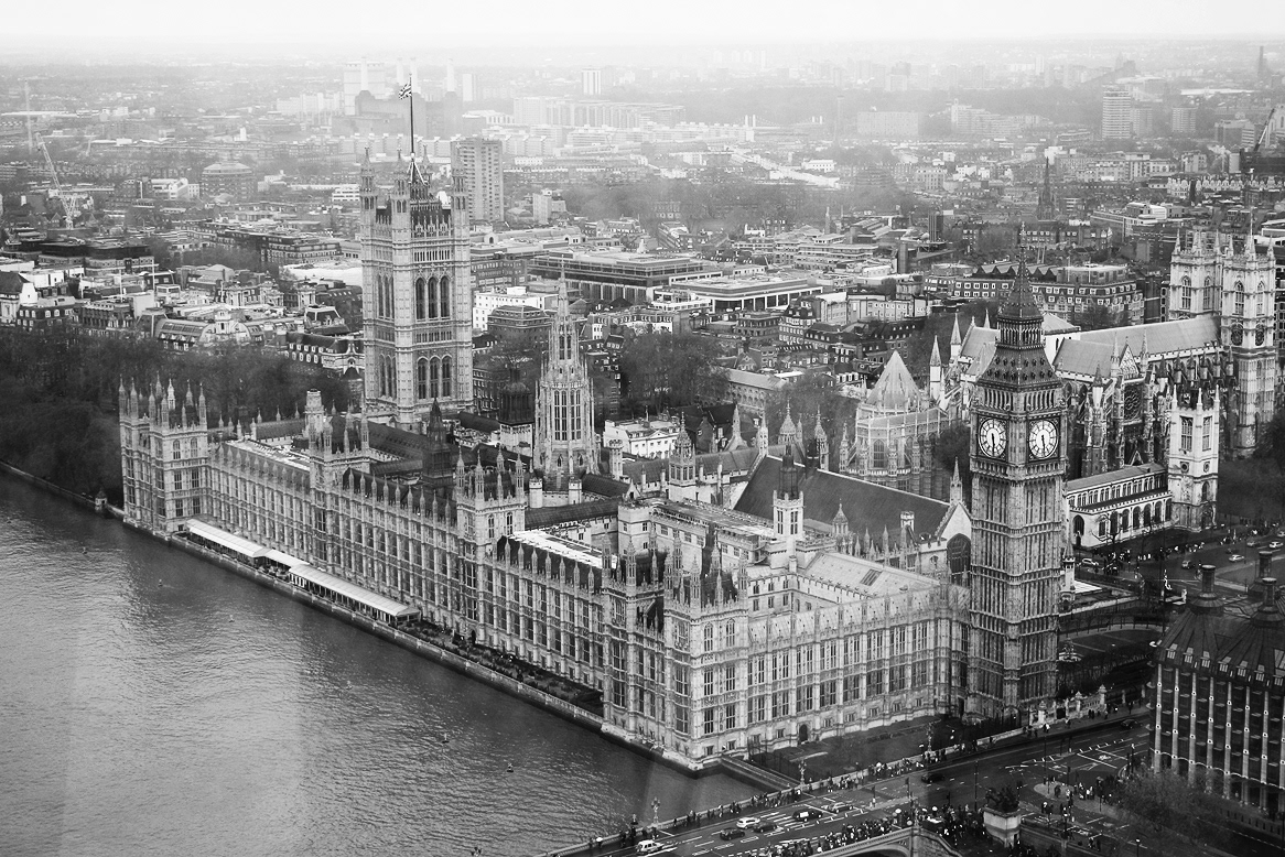 London city of eye temse weekend british english big ben palace red bus traffic hotel Ibis cloudy panorama