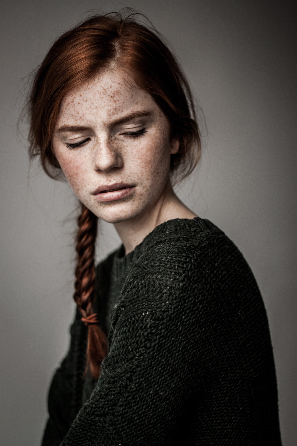 portrait model freckles beauty