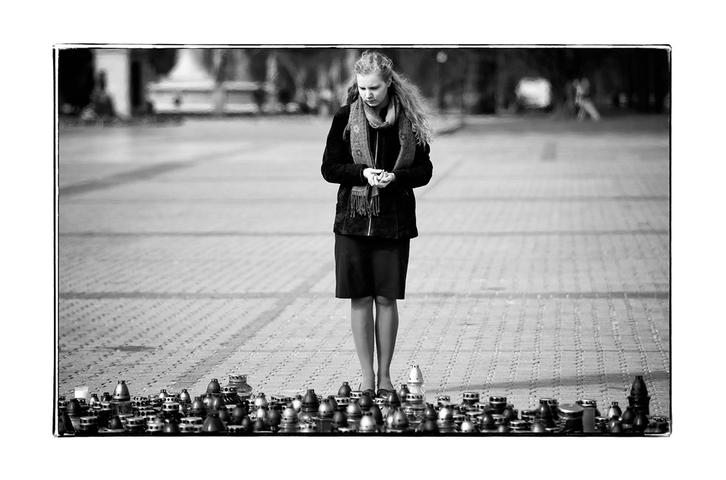 warsaw people poland tragedy black and white reportage streets mourning Katyn Russia massacre