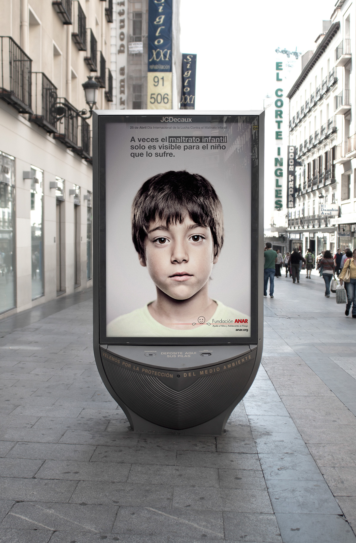 Adobe Portfolio Outdoor mupi Maltrato Infantil violence Fundación ANAR solo para niños only for children El Sol anar foundation Cannes lions contagious El Ojo oro epica