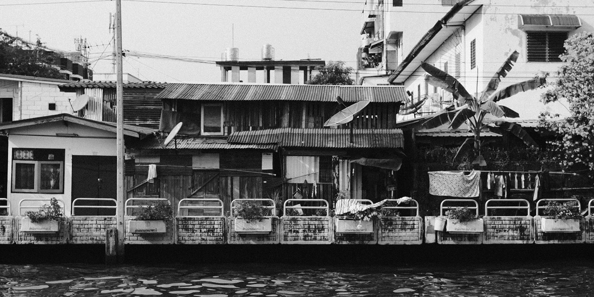 Bangkok black and white city fujifilm film simulation photographer Photography  photograpy Riverside street photography