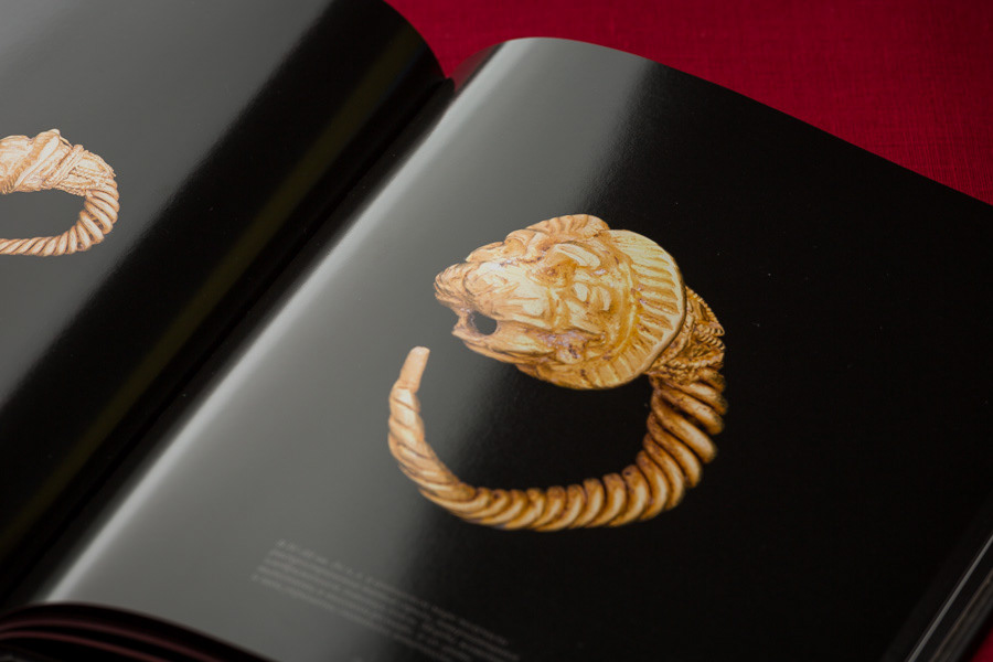 gold book editorial Ancient museum Album hictorical archeology