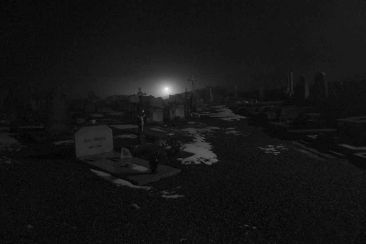 cimetière croix nuit N/B